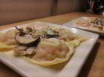 Raviolones caseros de calabaza y queso con crema de&nbsp;hongos